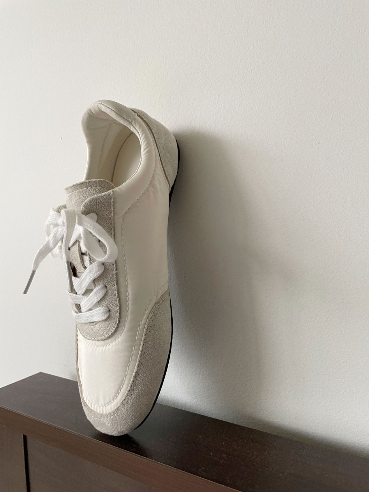 Simple nylon sneakers