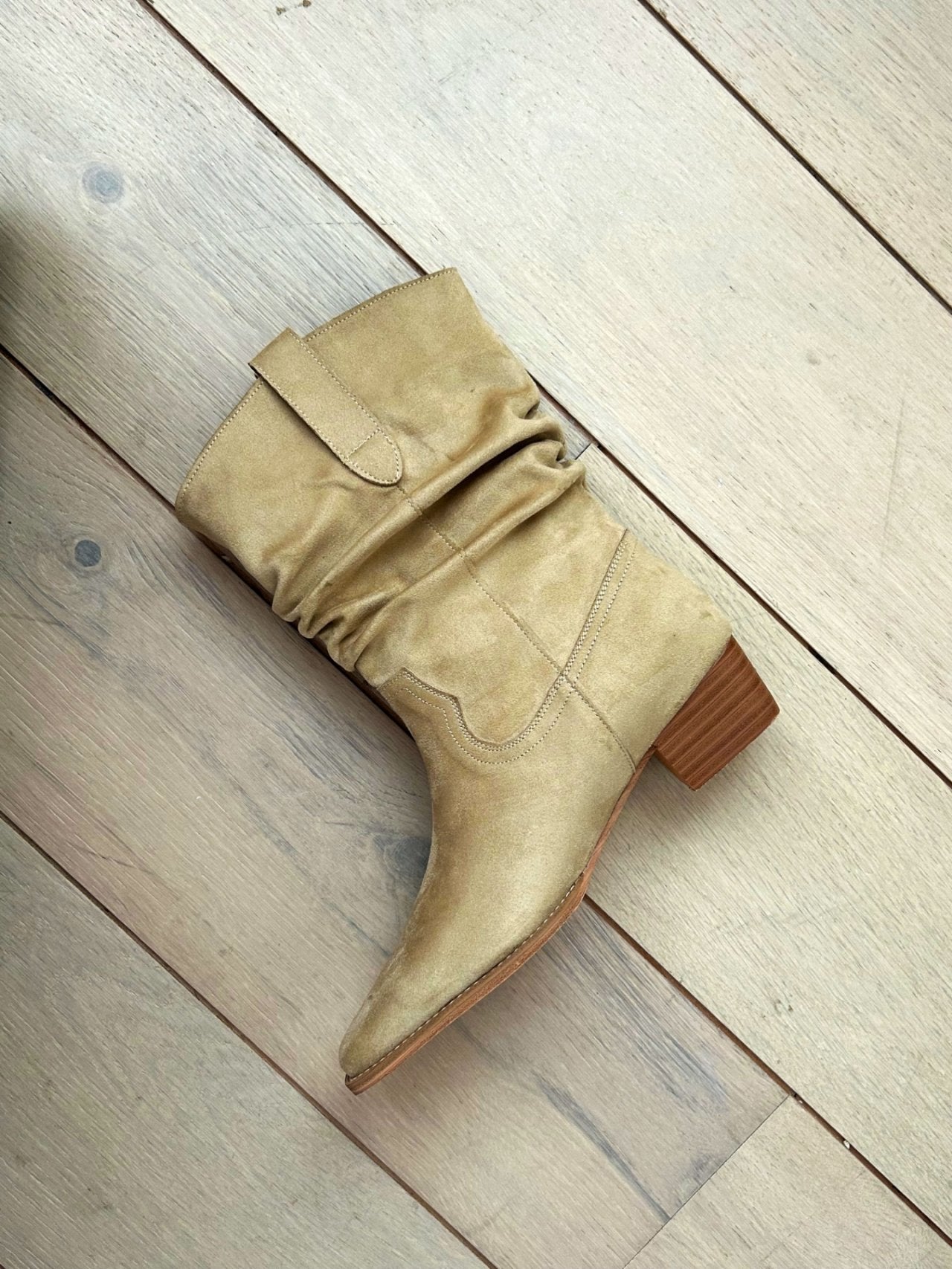Western shirring boots