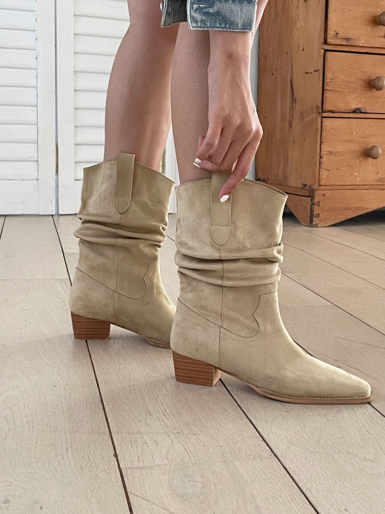 Western shirring boots