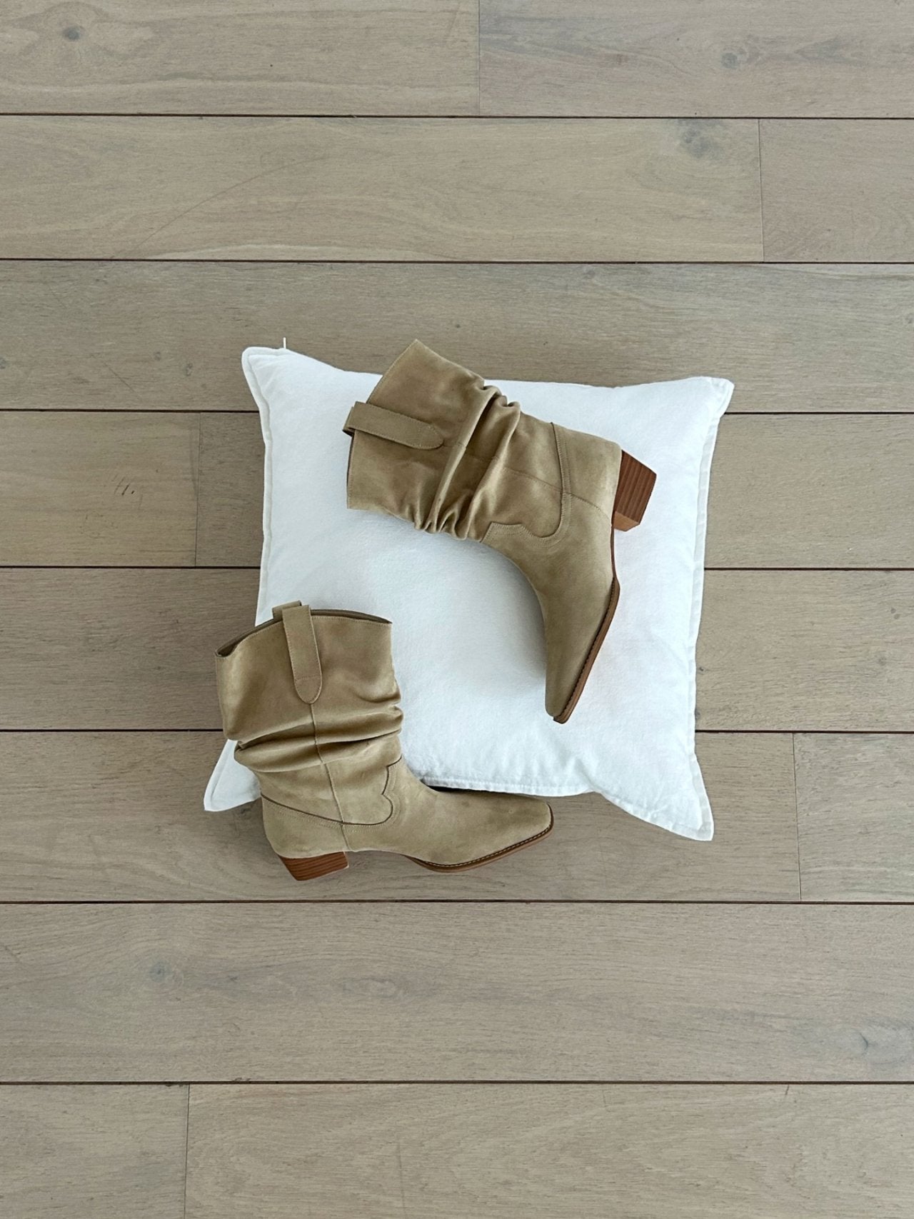 Western shirring boots