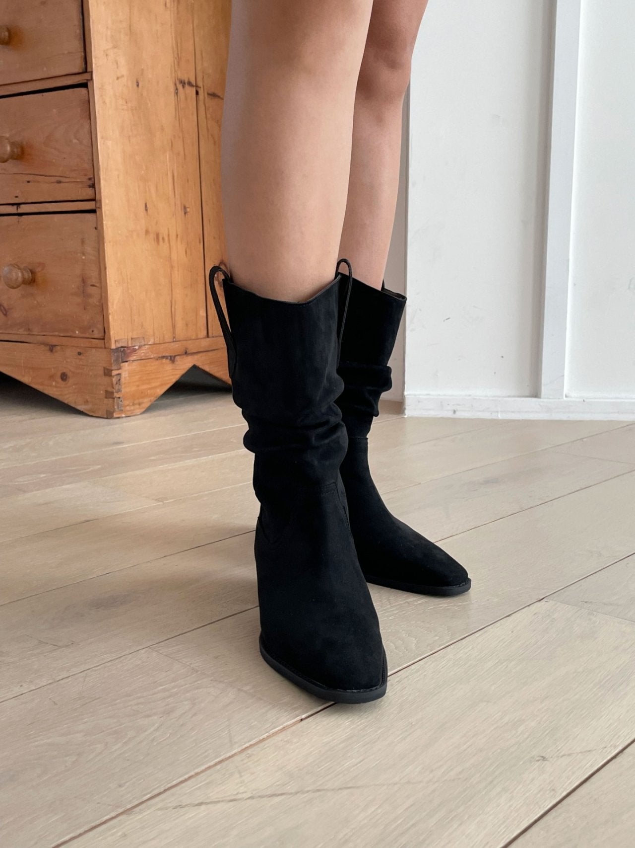 Western shirring boots