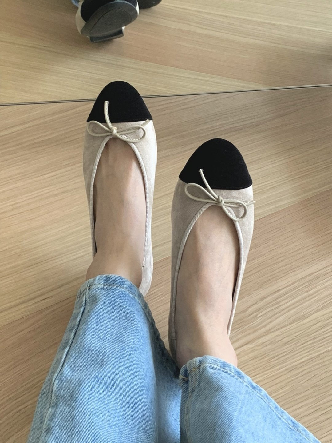 front velvet ribbon suede flat