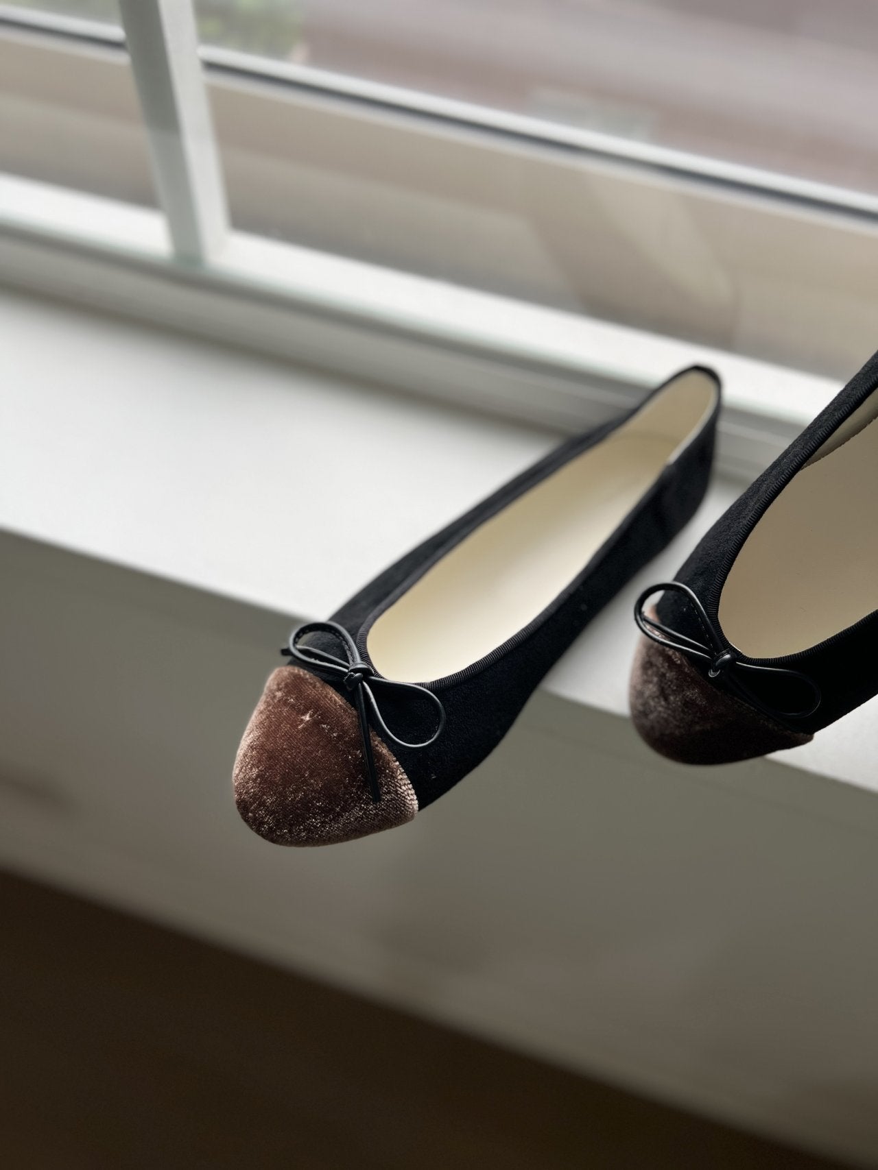front velvet ribbon suede flat