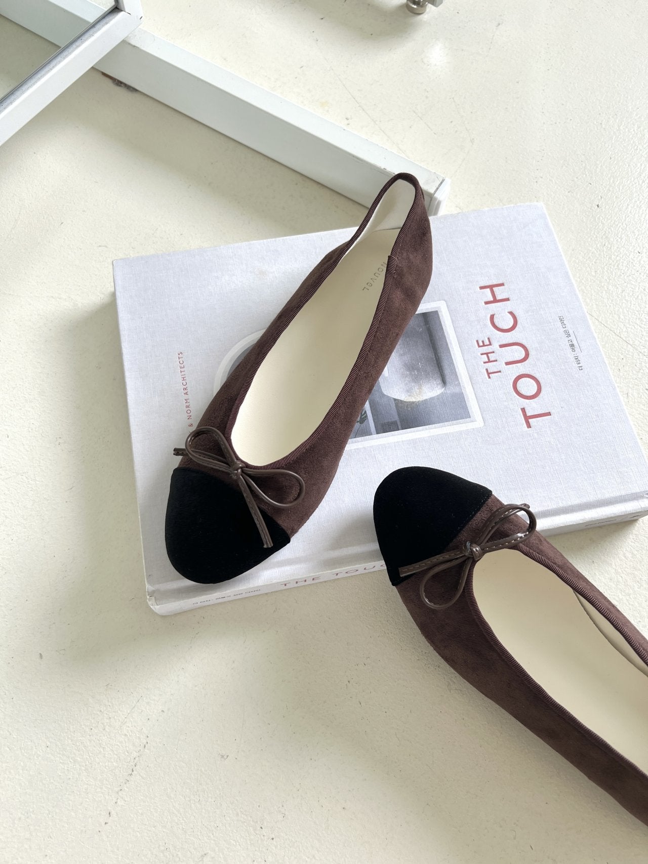 front velvet ribbon suede flat