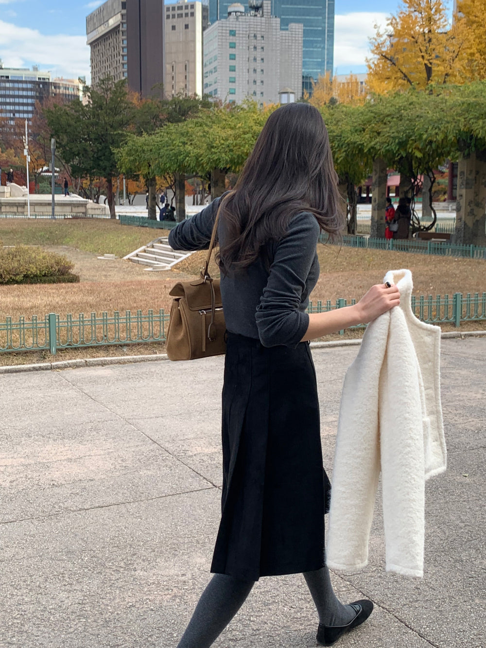 some suede skirt-2col