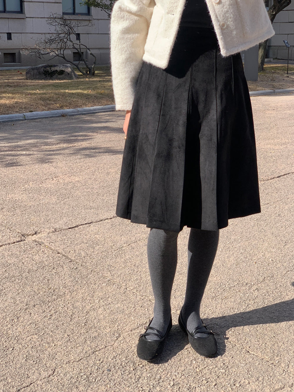 some suede skirt-2col