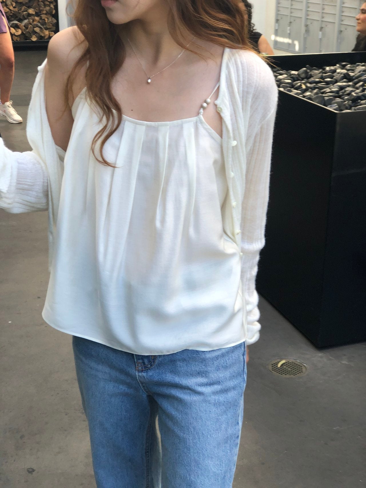 Aven bead sleeveless blouse-2col
