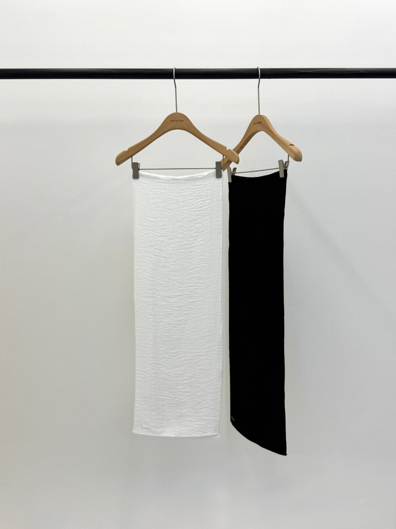 Peony wrinkle logo scarf-2col
