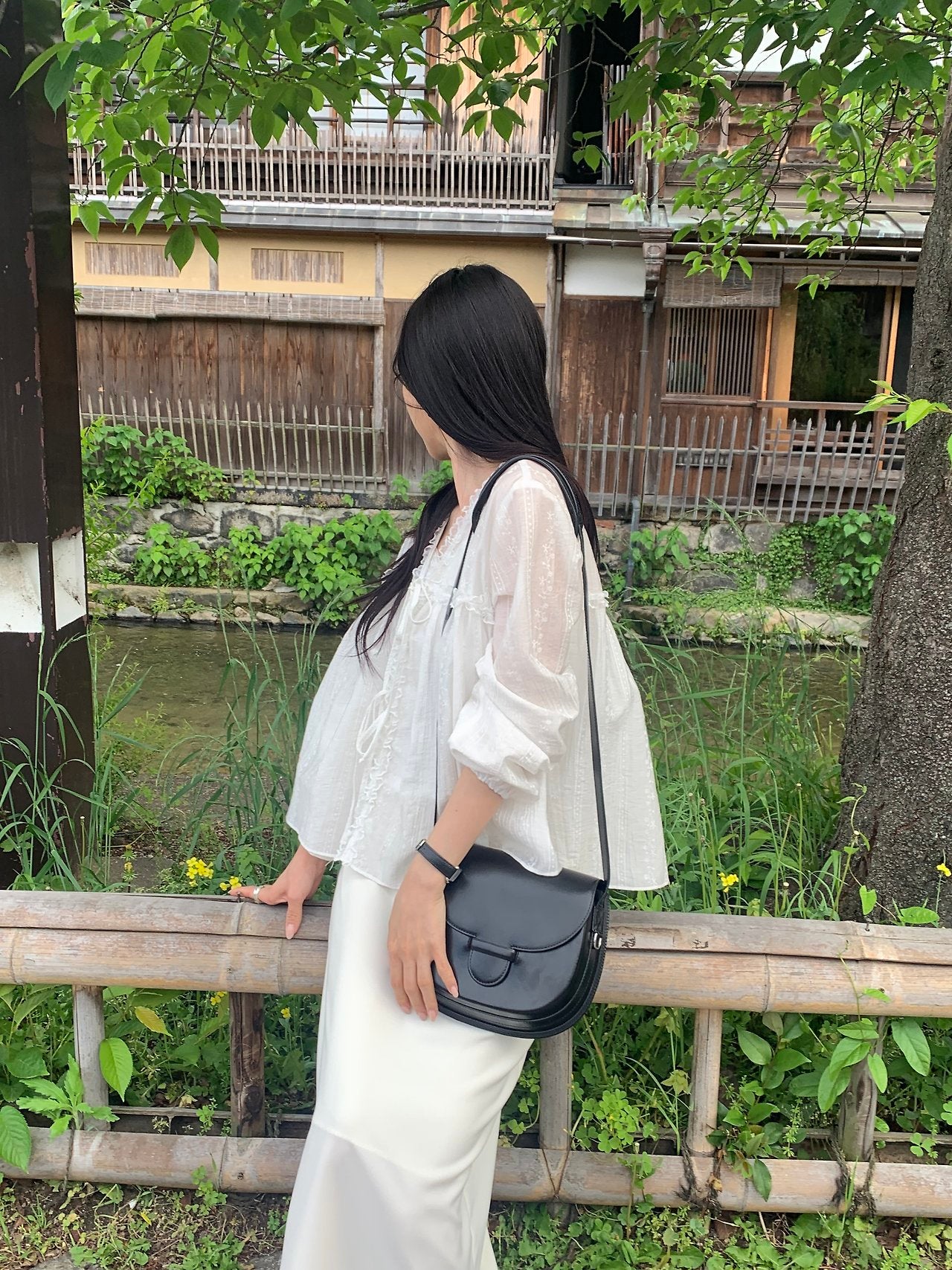 Anna V-neck frill blouse