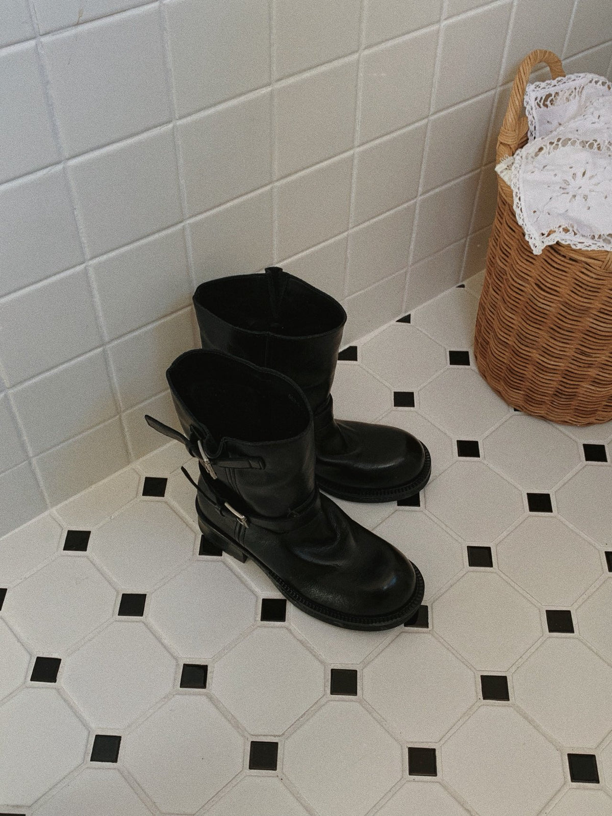 burnished leather buckle boots-2col