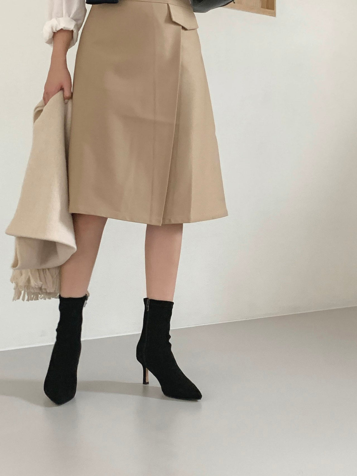Suede span ankle boots