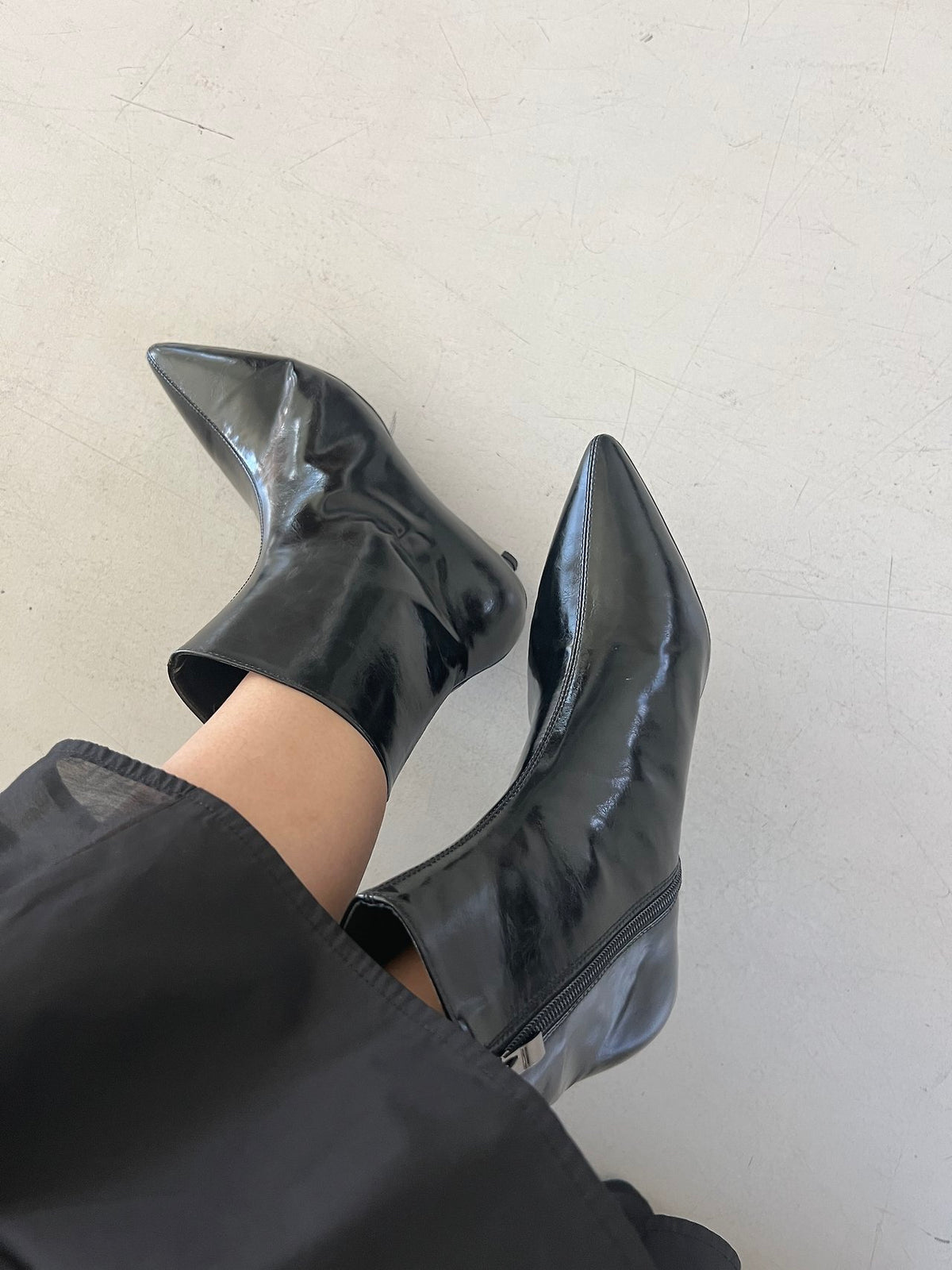 Glossy Pointed-Toe Boots-2col