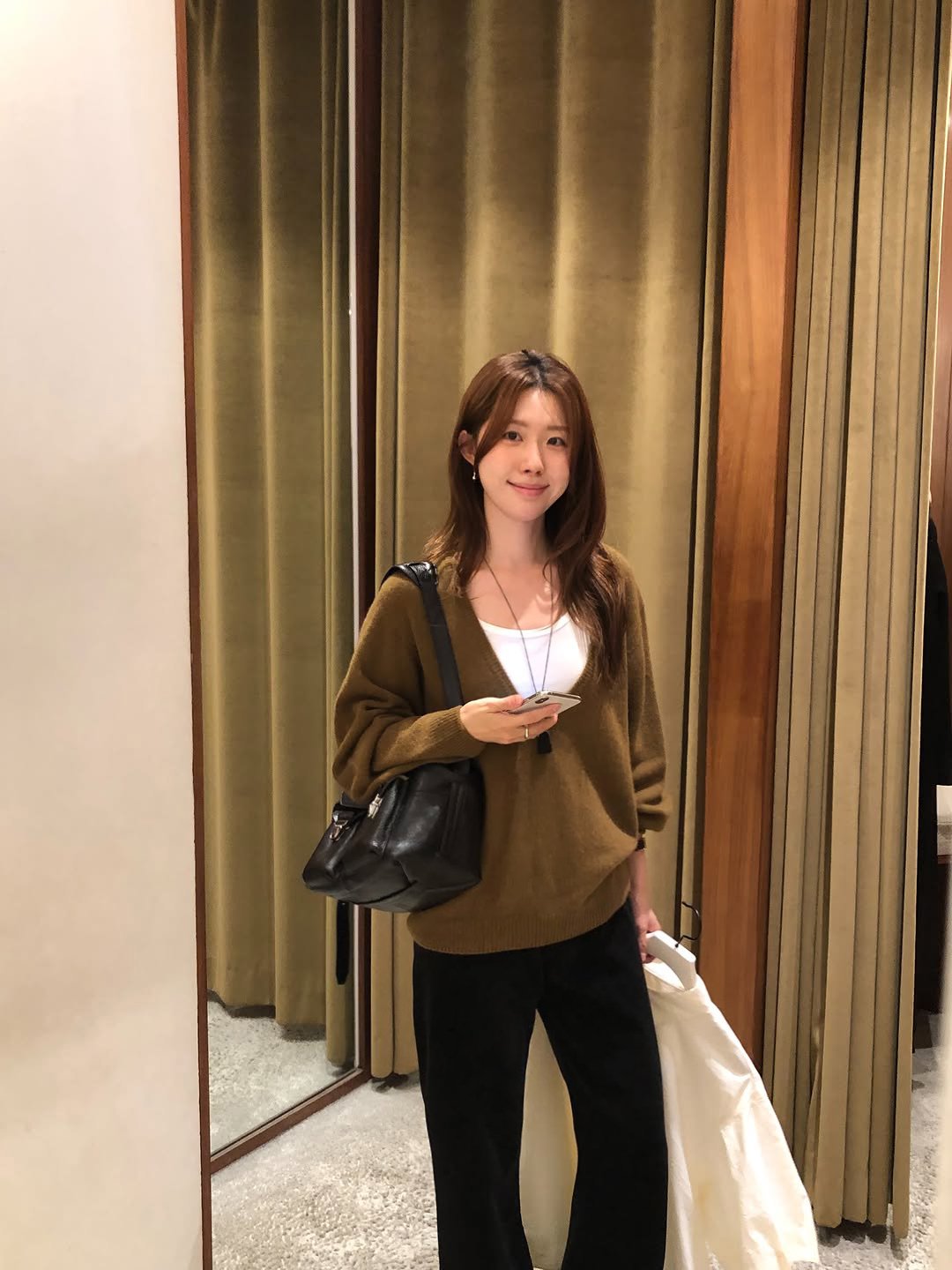 Celine cashmere wholegarment deep V-neck knit-3col