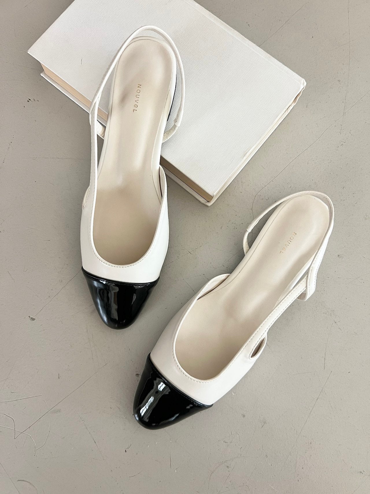 Two-tone color-block sling back