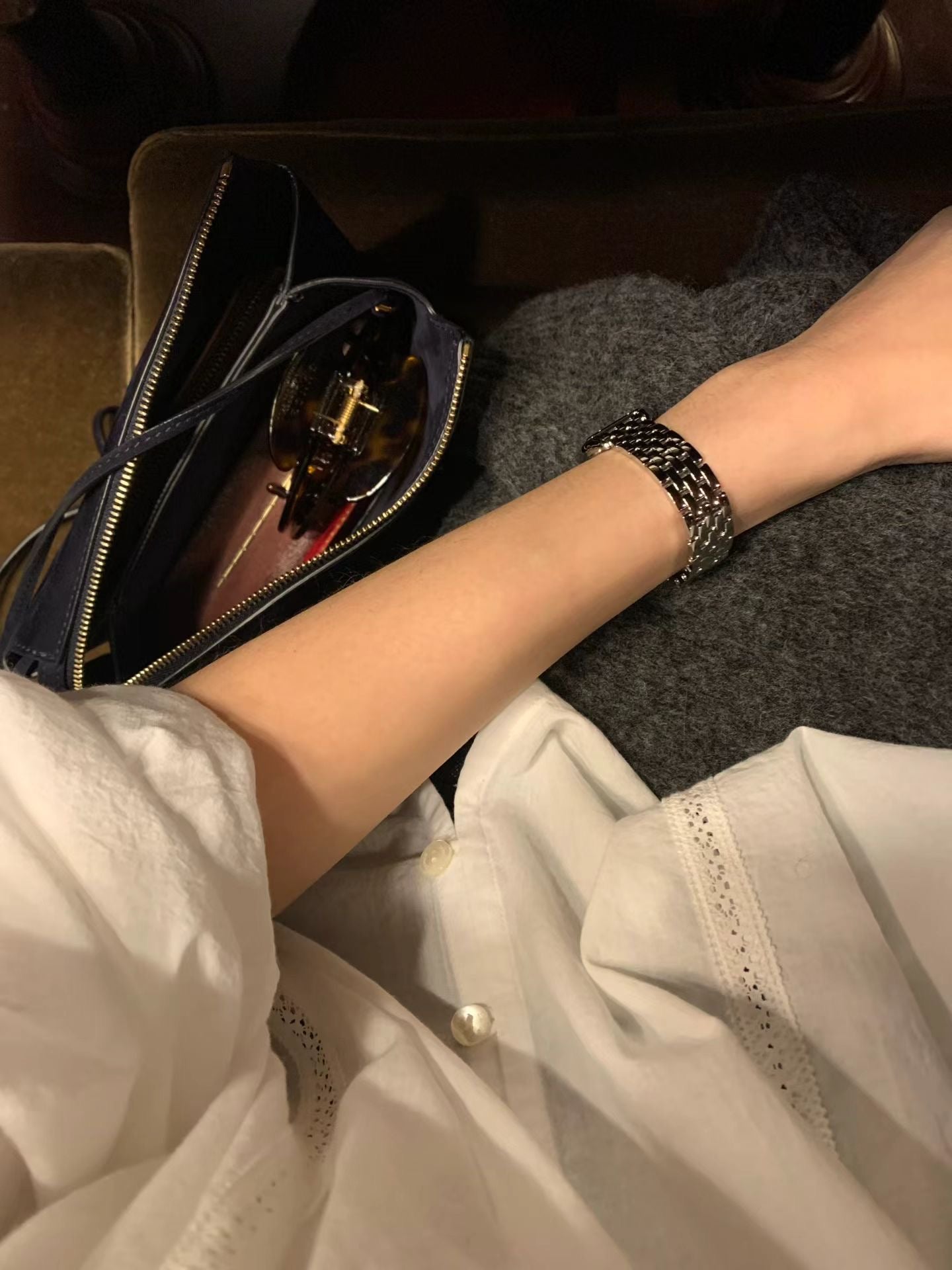 即納 Ounce neck ruffle blouse