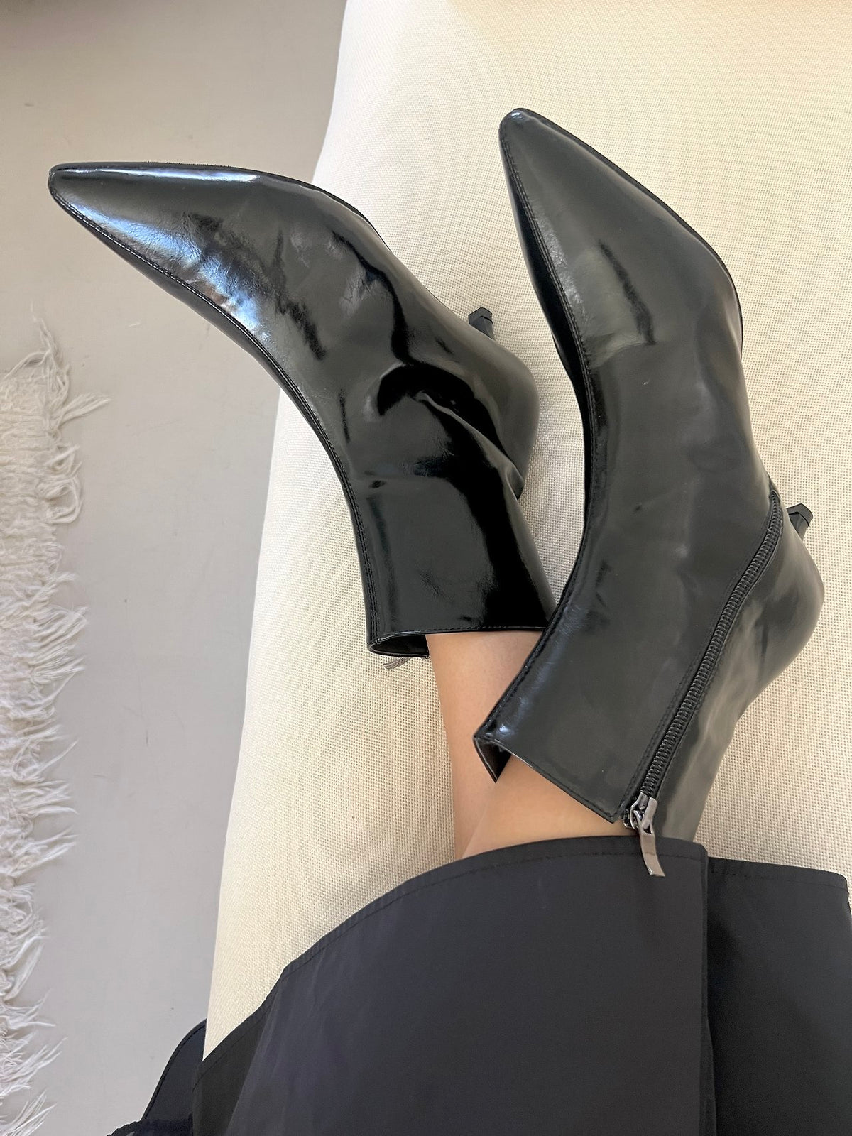 Glossy Pointed-Toe Boots-2col
