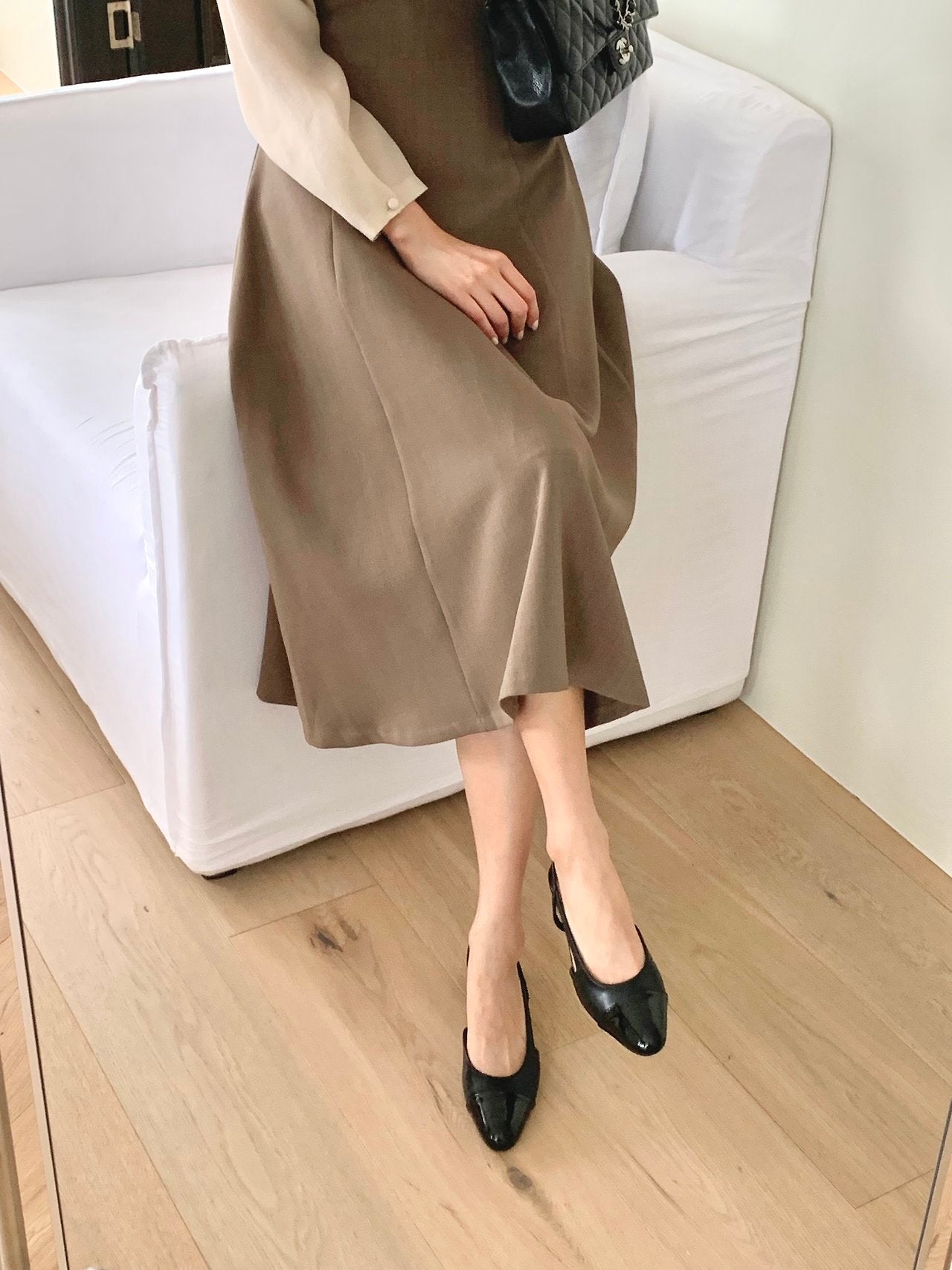 Two-tone color-block sling back