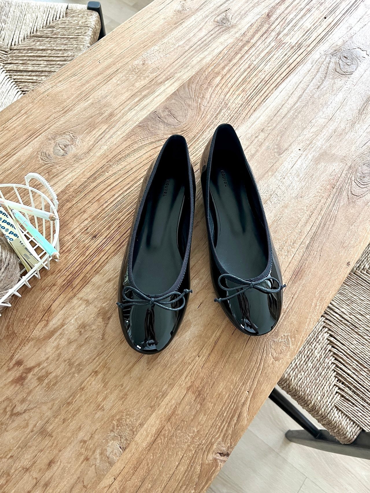 Enamel ribbon flats