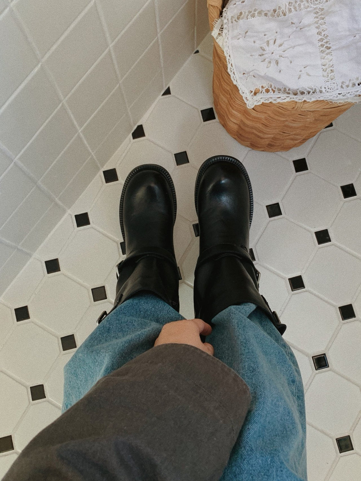 burnished leather buckle boots-2col