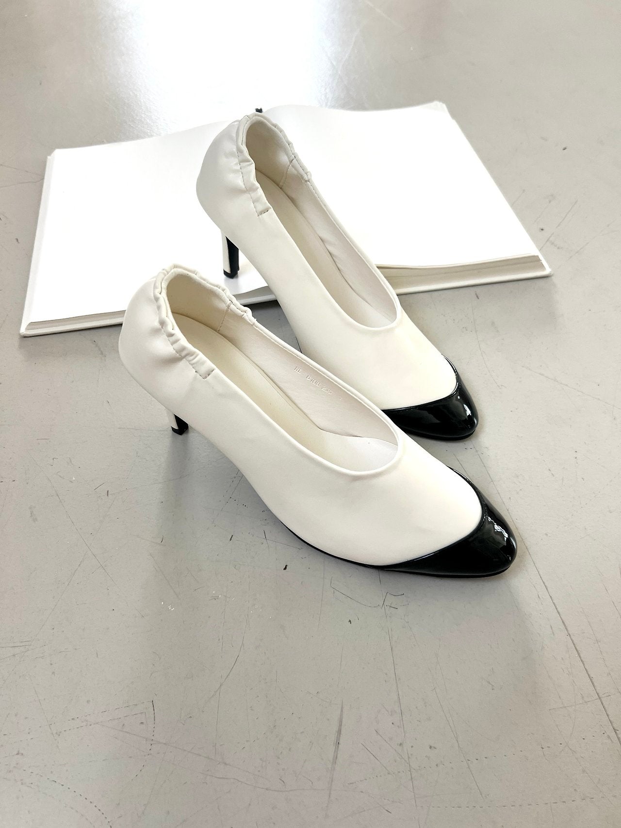 Two-tone combo stretch banding pumps
