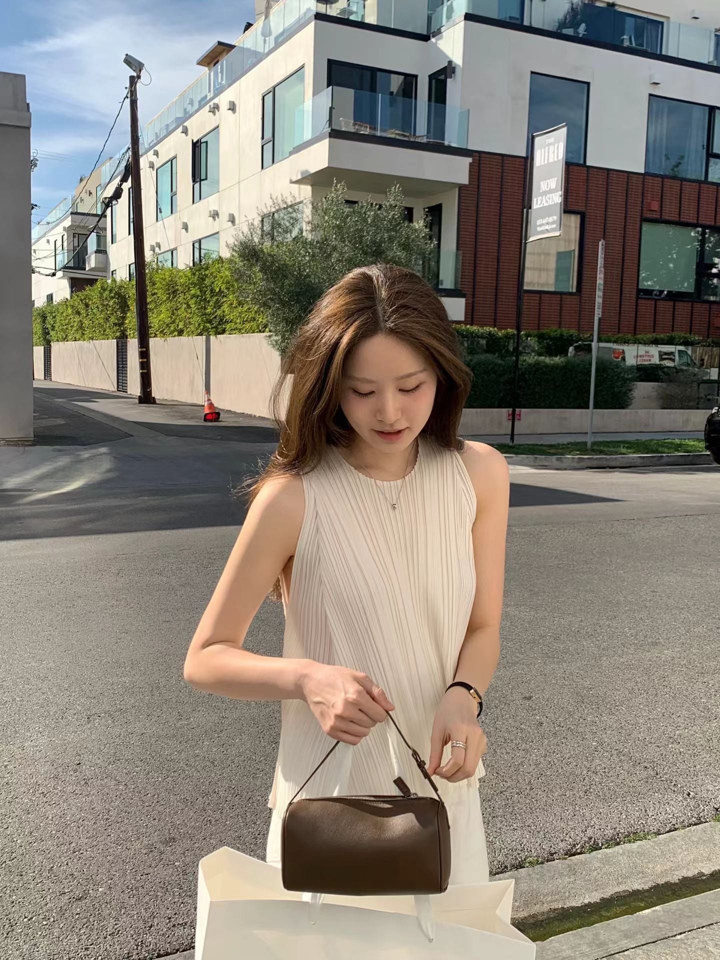 ivory即納 Ounce round pleated sleeveless-3col