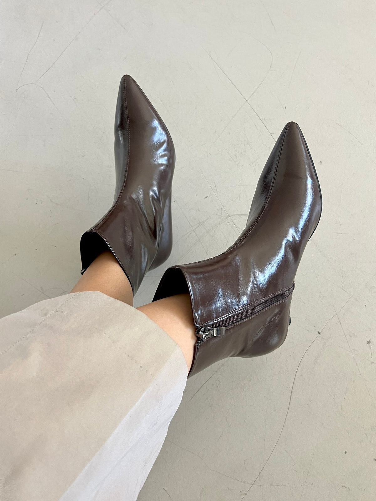 Glossy Pointed-Toe Boots-2col