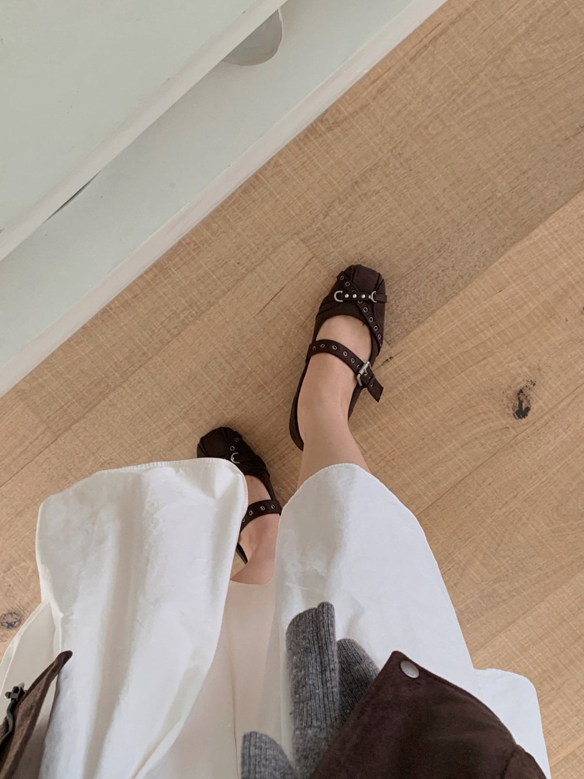 chrome eyelet flat-2col