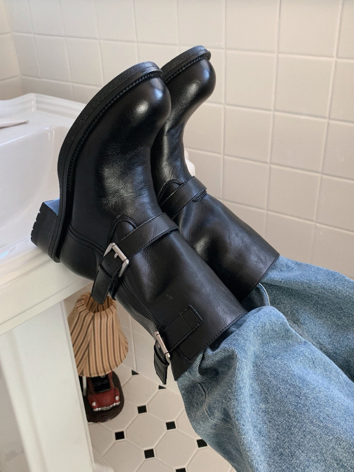 burnished leather buckle boots-2col