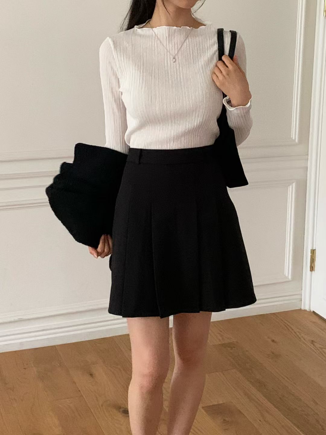 Day pleats boat neck T-4col