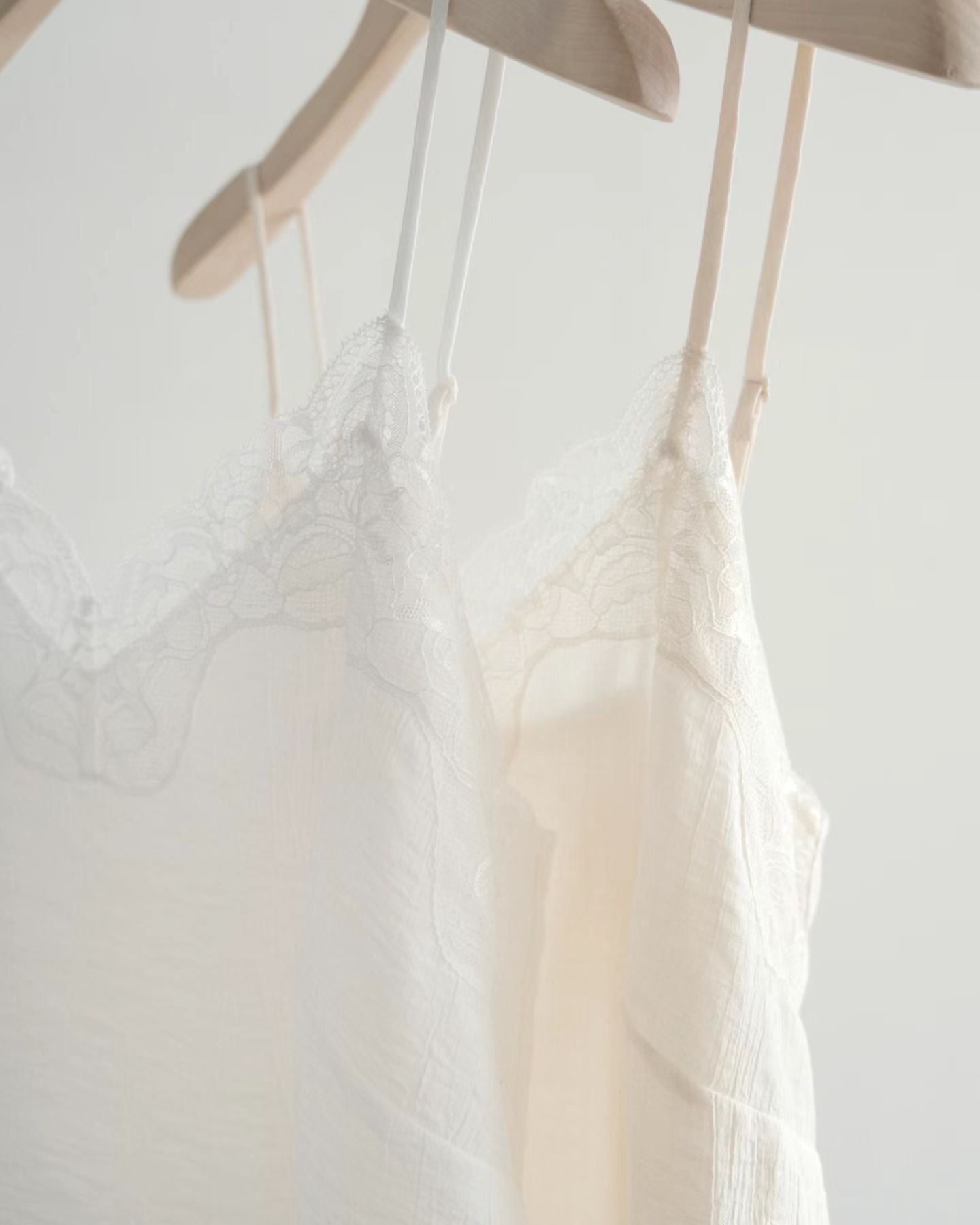Ounce camisole lace blouse-2col