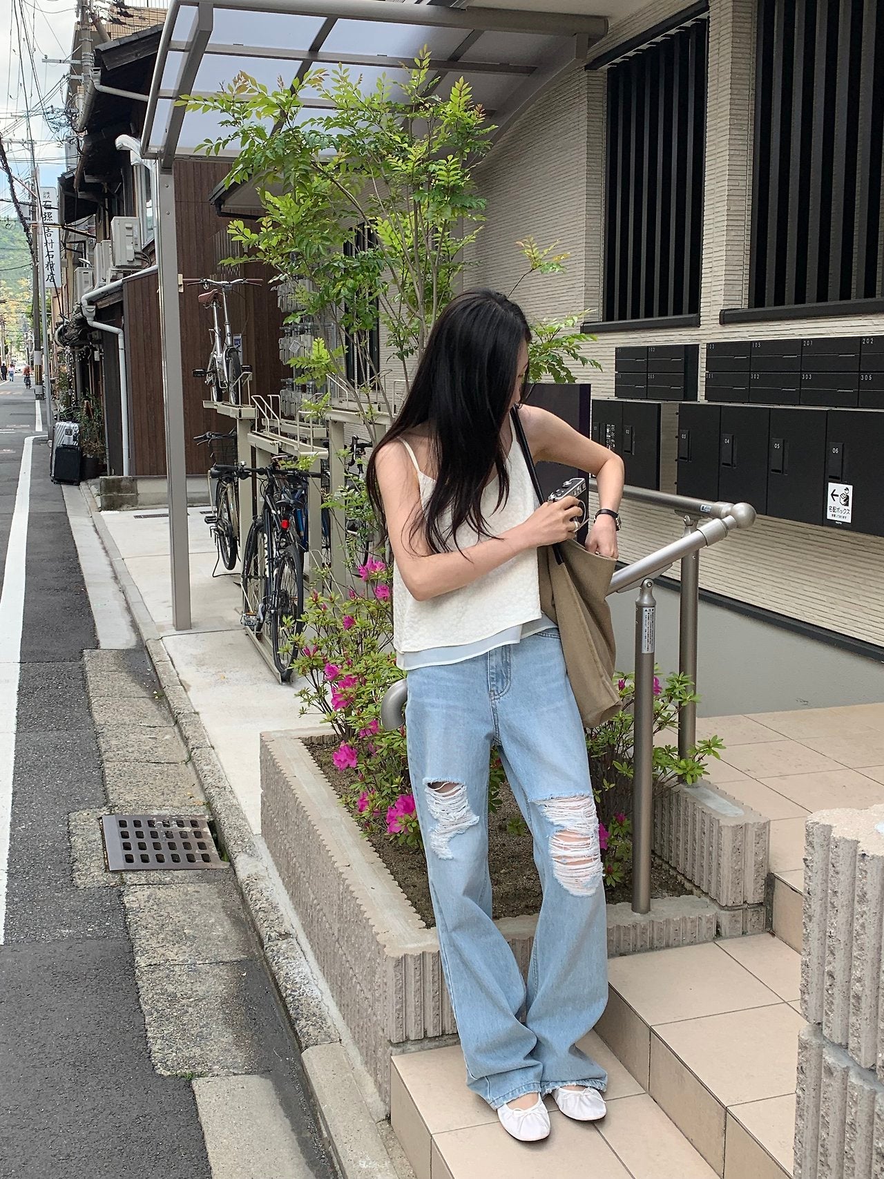 Mood straight damage denim
