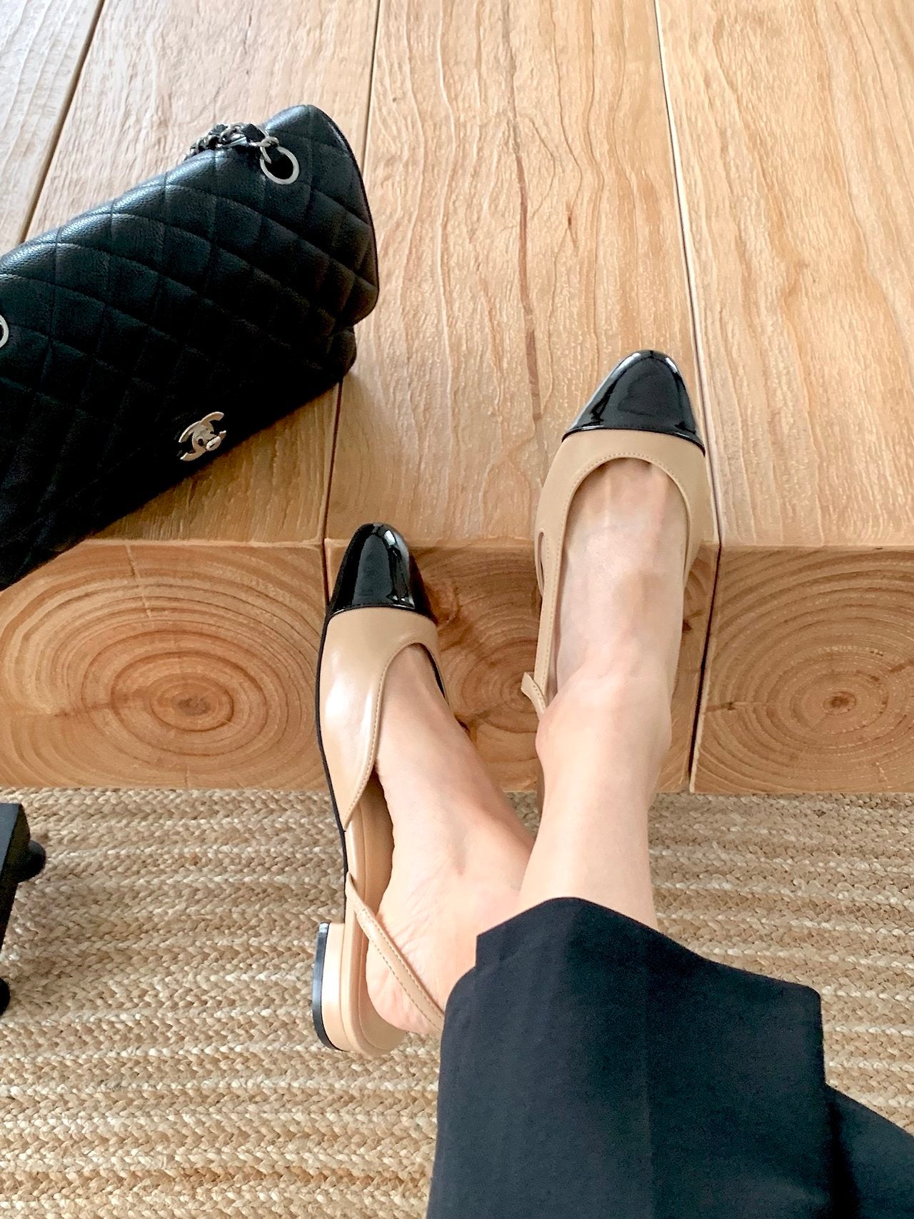Two-tone color-block sling back