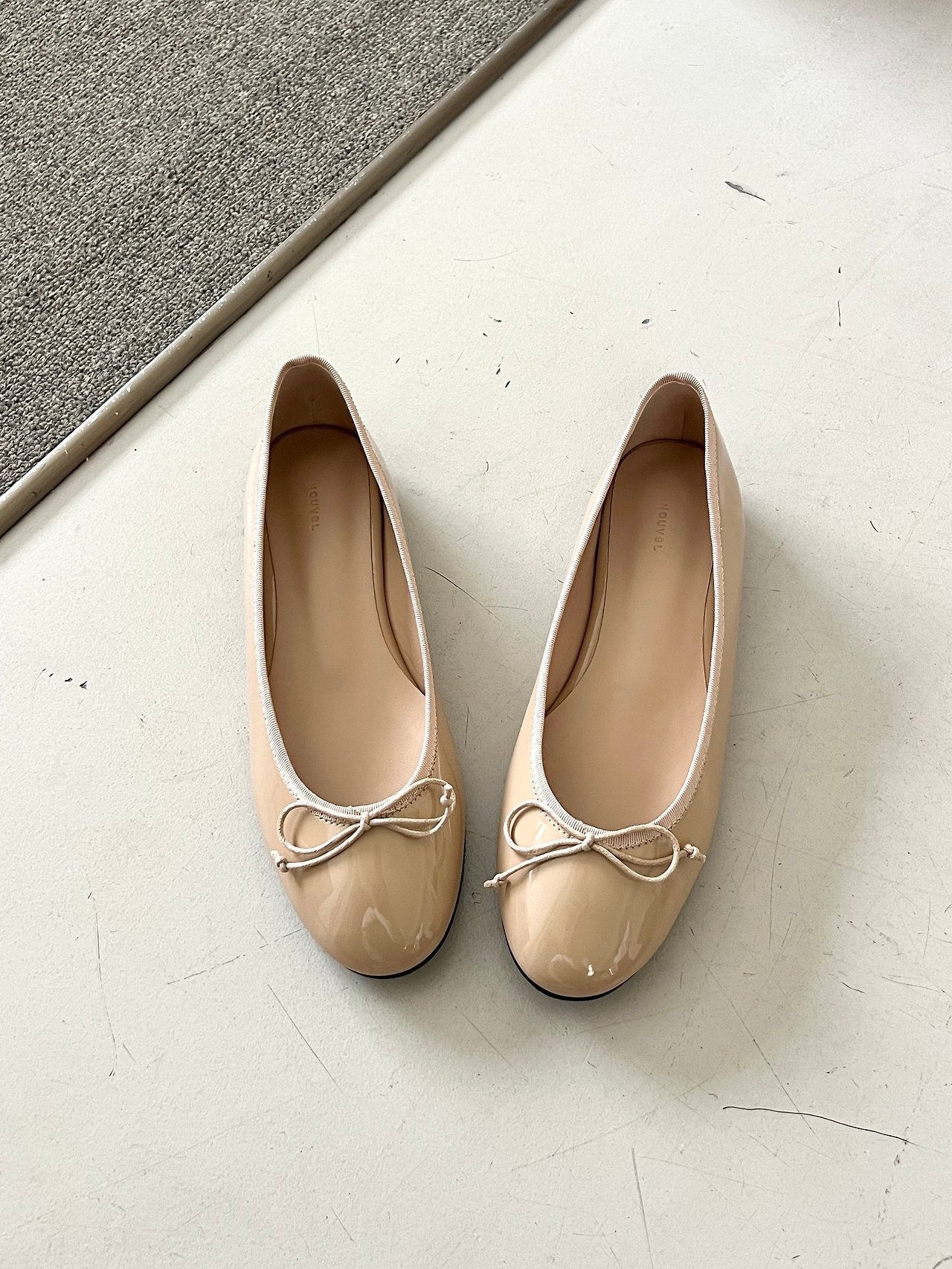 Enamel ribbon flats