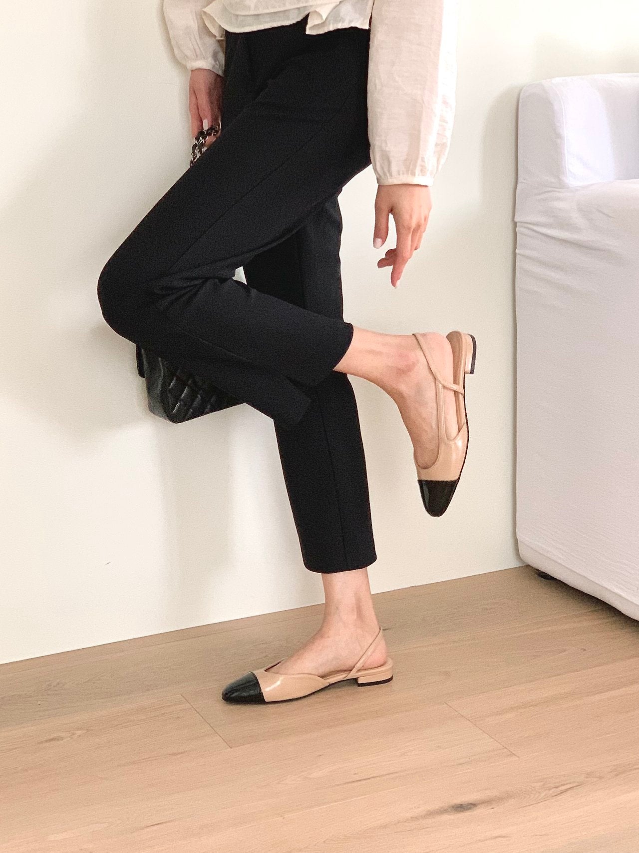 Two-tone color-block sling back
