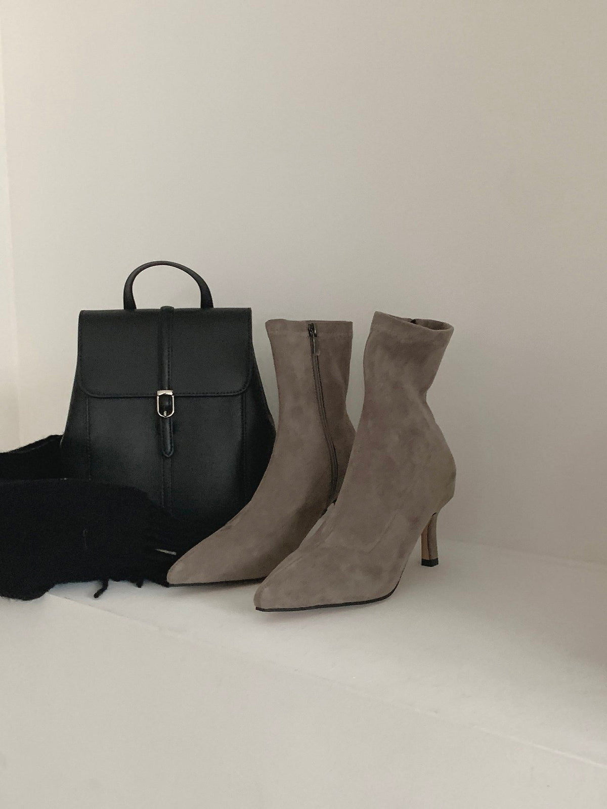 Suede span ankle boots