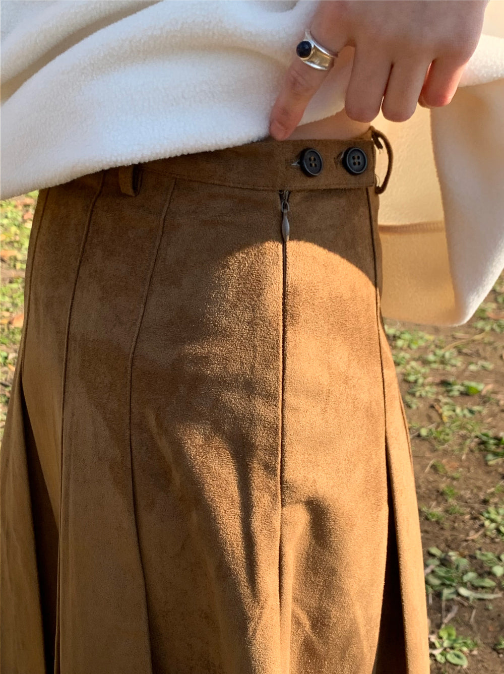 some suede skirt-2col