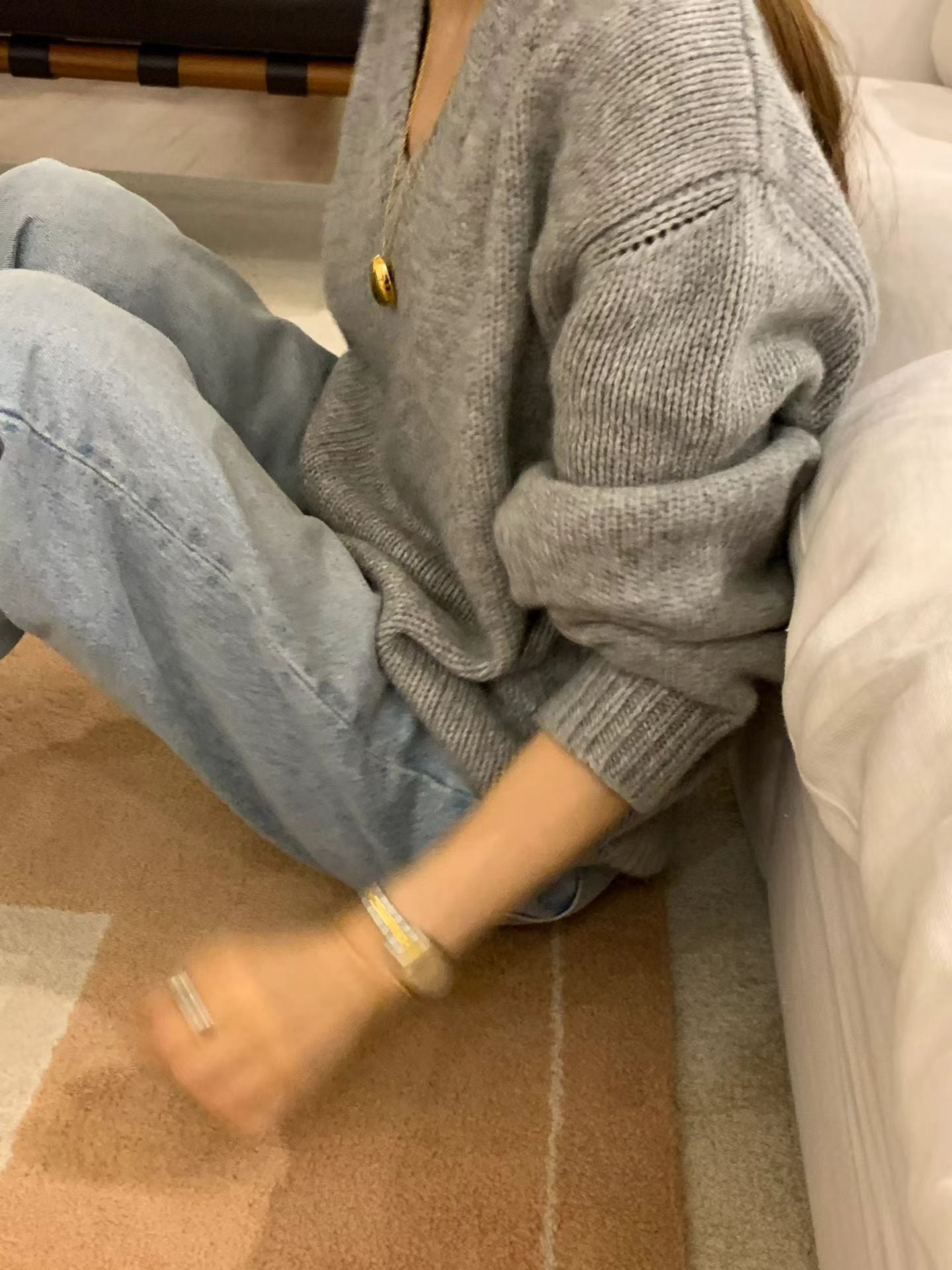 Ounce ron v neck knit-2col