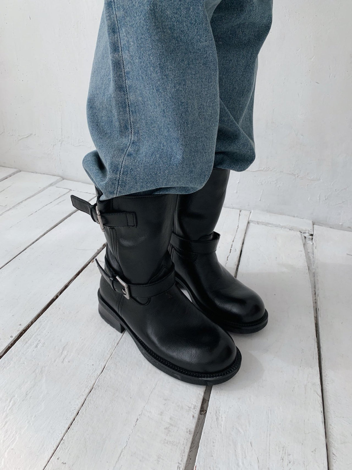 burnished leather buckle boots-2col