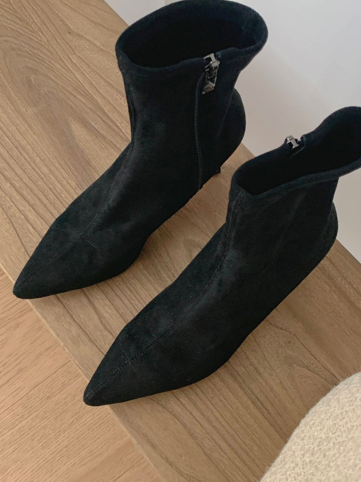 Suede span ankle boots