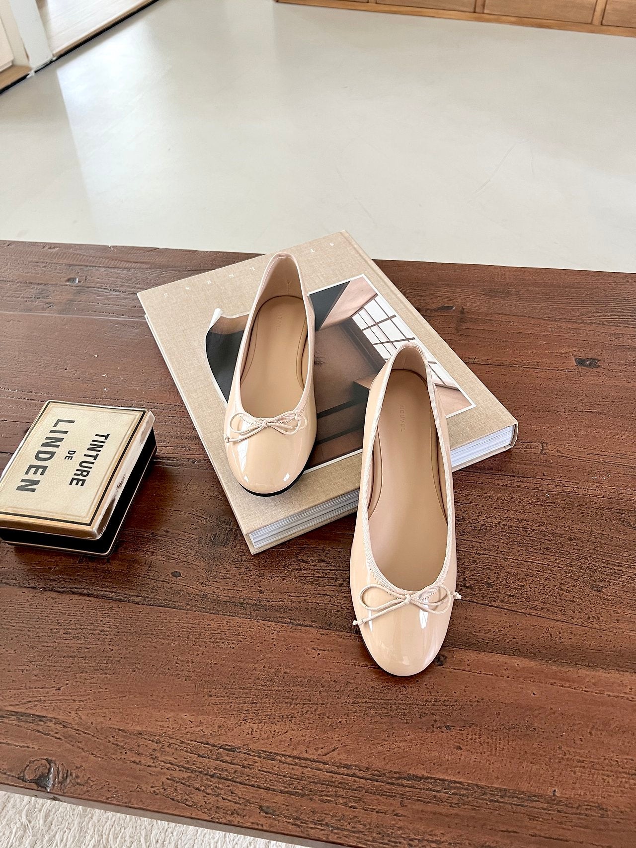 Enamel ribbon flats