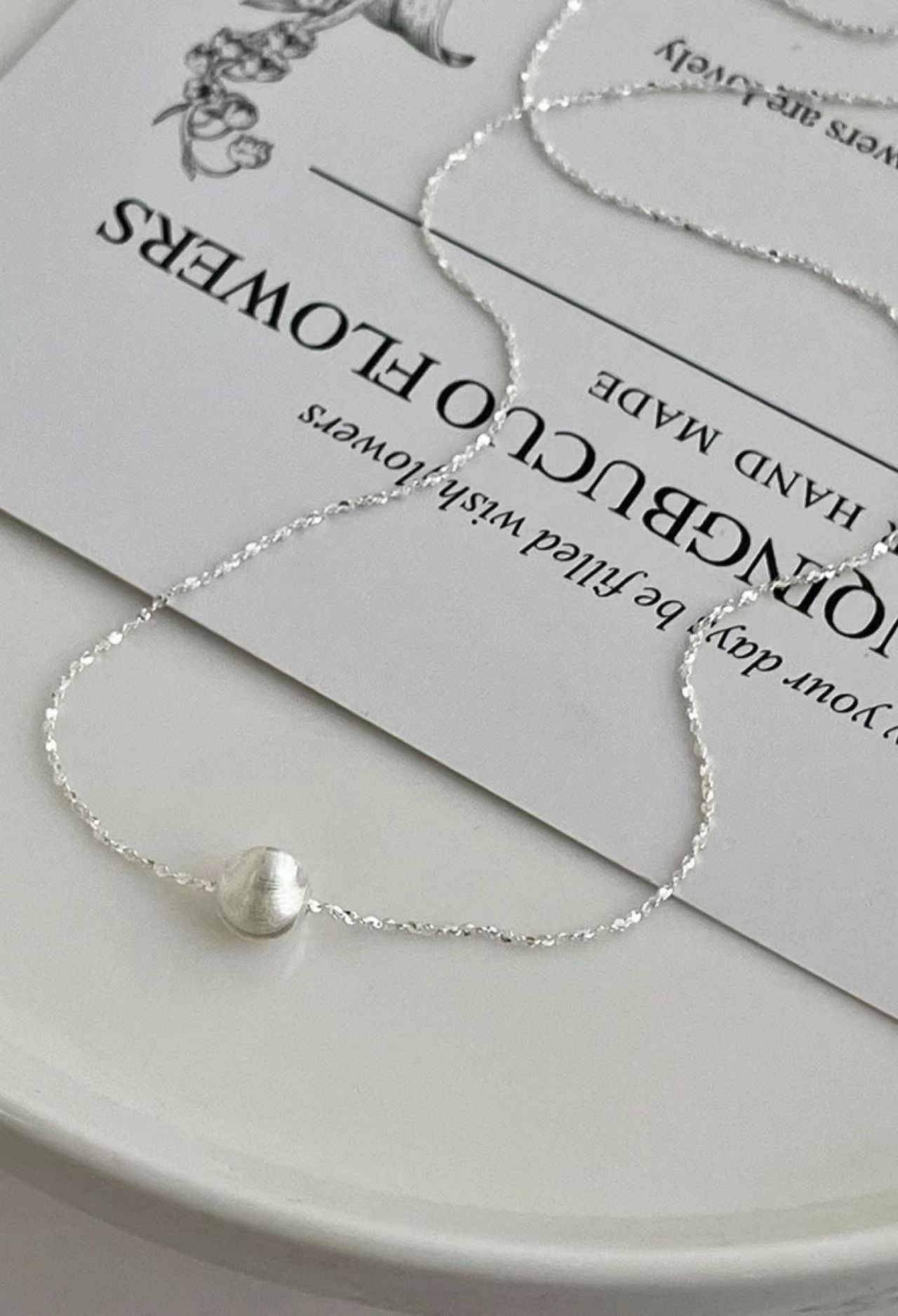 Shining matte ball necklace