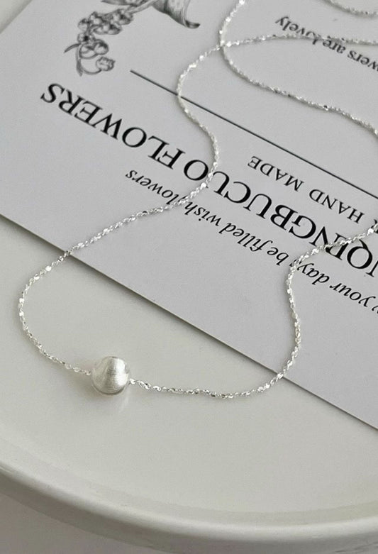 Shining matte ball necklace