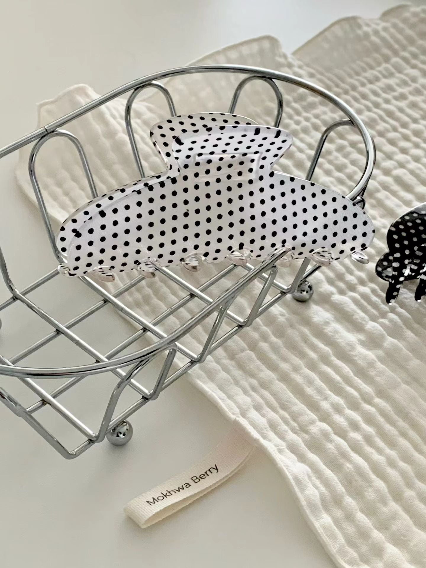 dot tongs pin