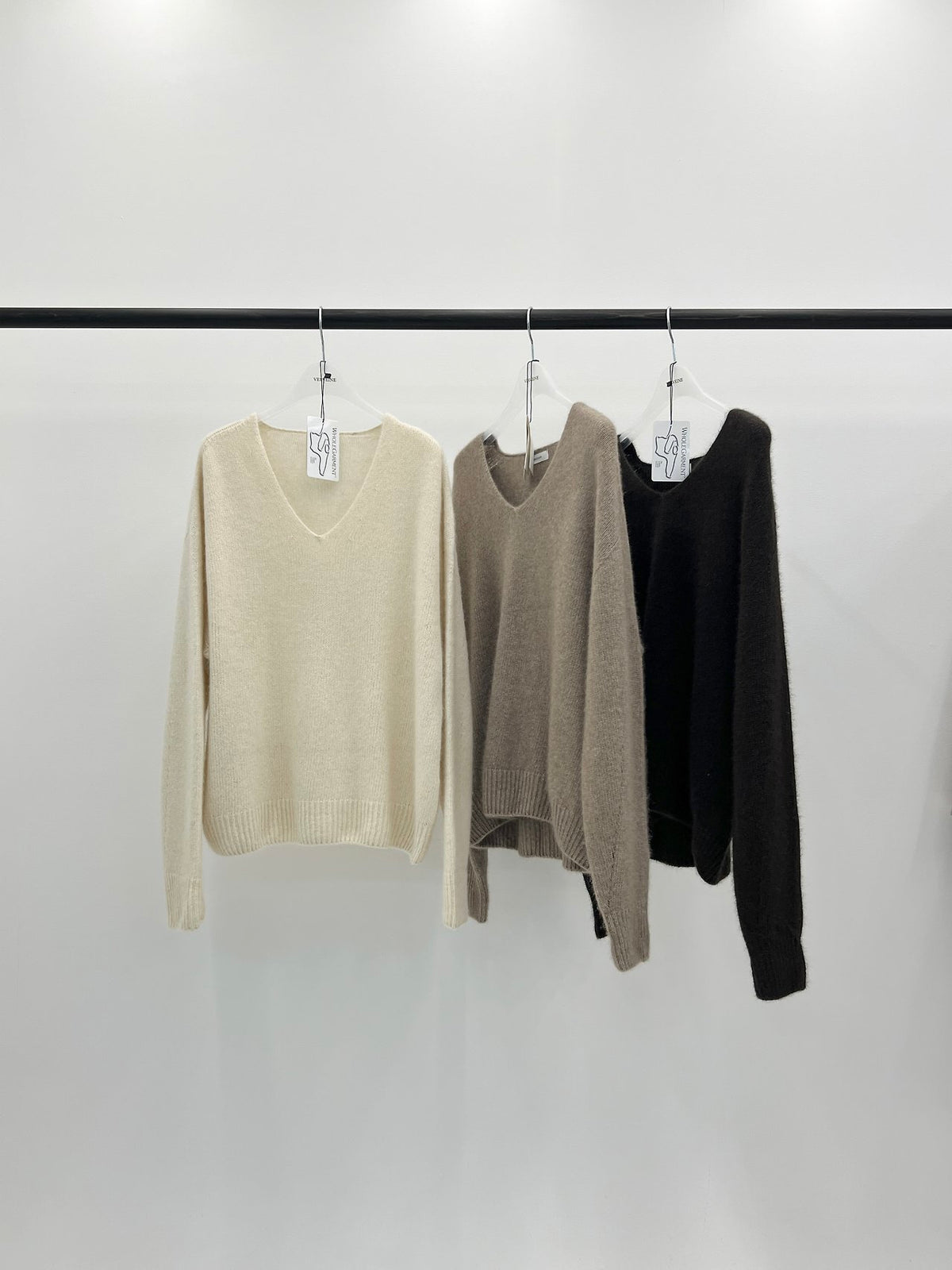 flora raccoon v-neck wholegarment knit-3col