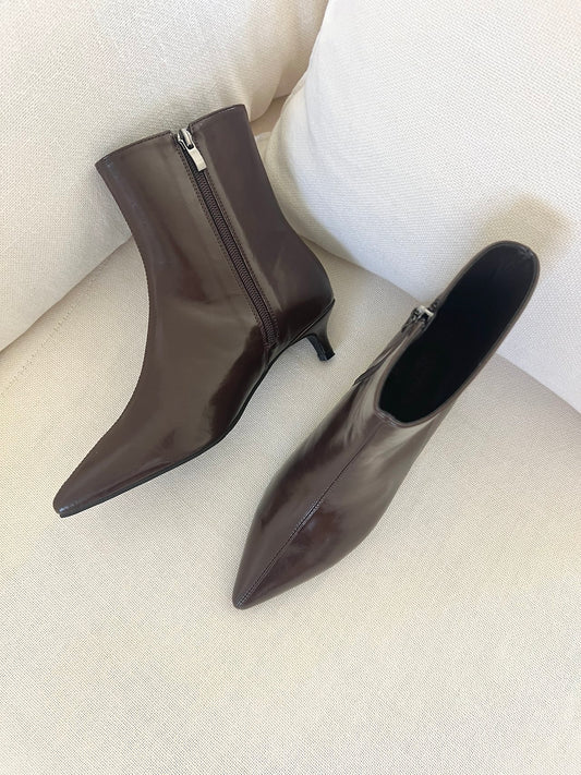 Glossy Pointed-Toe Boots-2col