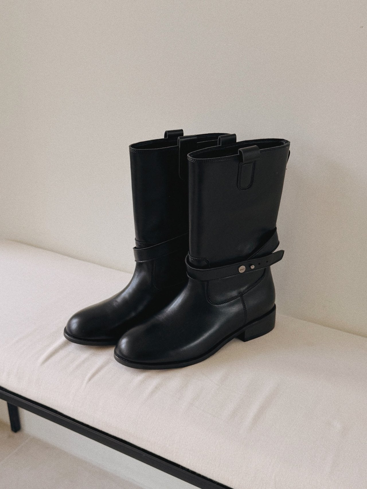 metal logo rider boots