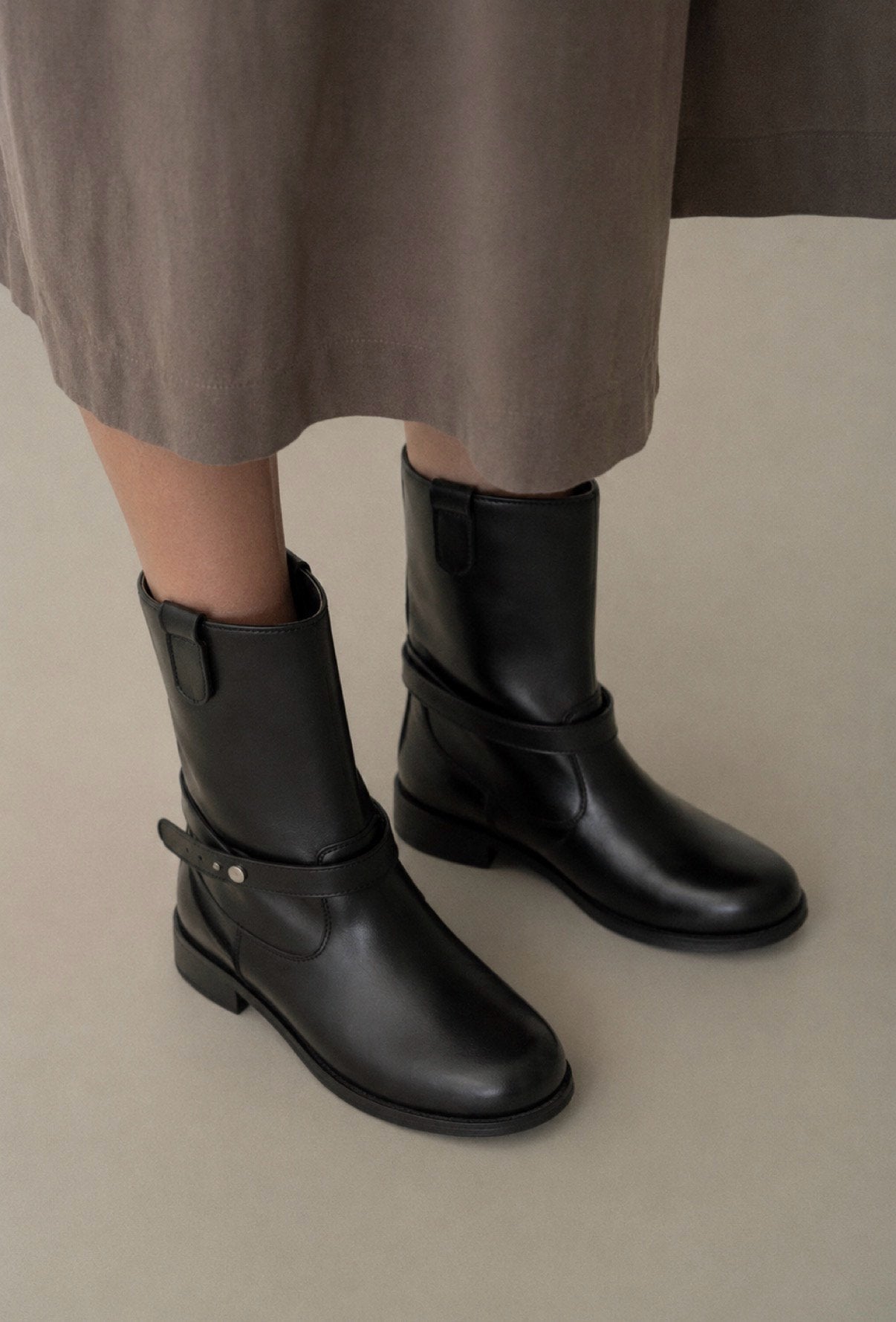 metal logo rider boots