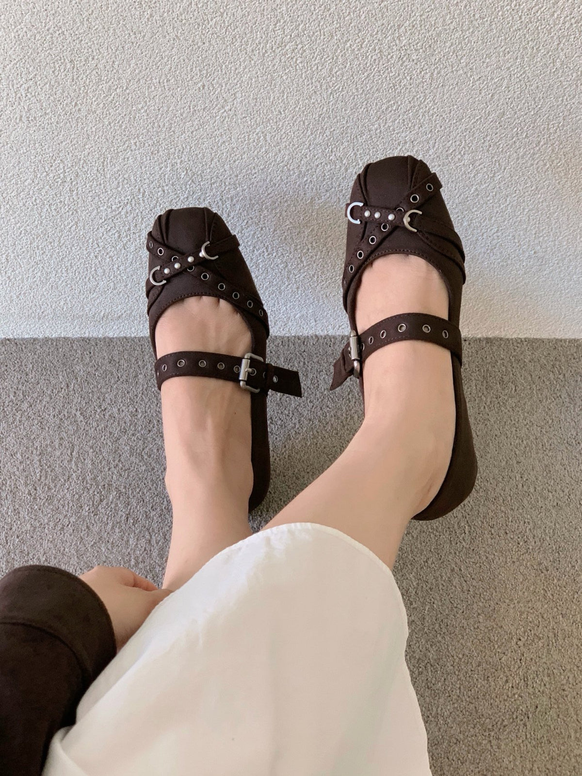 chrome eyelet flat-2col