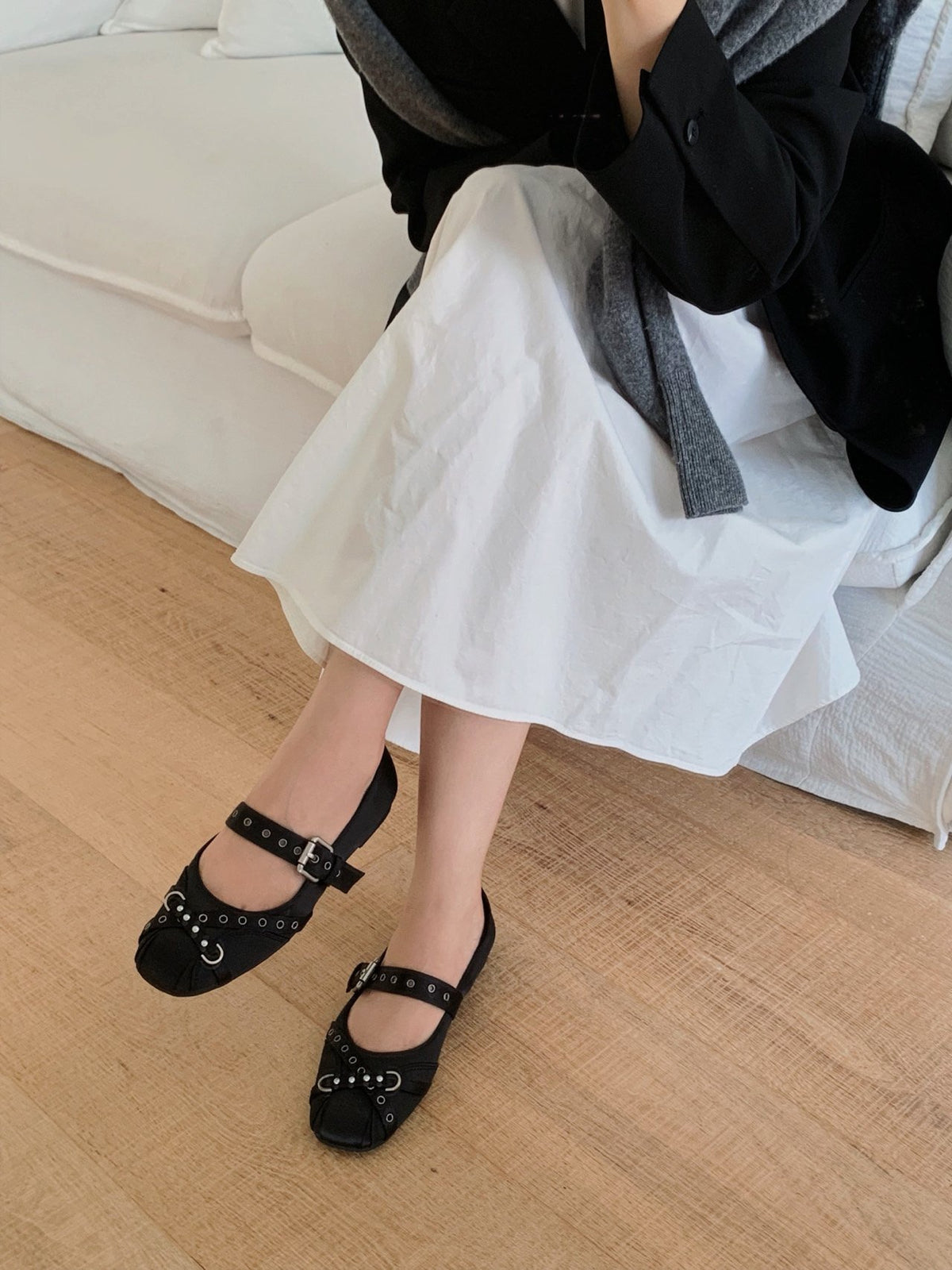 chrome eyelet flat-2col