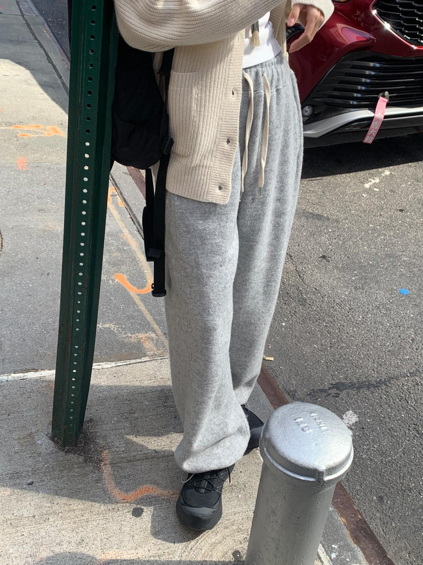 warm sweatpants-3col